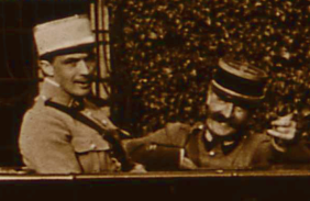 Dwóch oficerów w samochodzie