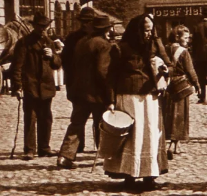 Ludzie na rynku, Tarnowskie Góry, lato 1921