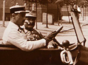 Tarnowskie Góry, maj 1921. Oficerowie francuscy w samochodzie. Koszary francuskie