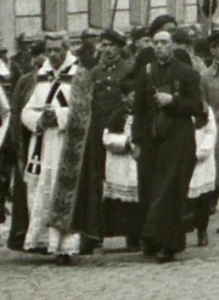 Kondukt pogrzebowy zabitych w zamachu francuskich żołnierzy na ulicach Gliwic, kwiecień 1922