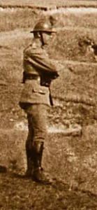 Góra Świętej Anny, stoi francuski oficer. Marzec 1922